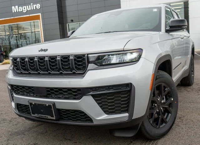 New 2026 Silver Zynith Exterior Paint Jeep Laredo Altitude image 1