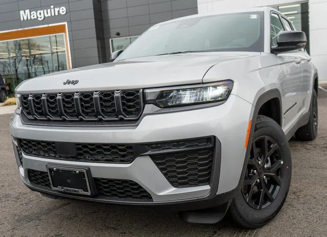 2026 Jeep Grand Cherokee Laredo Altitude