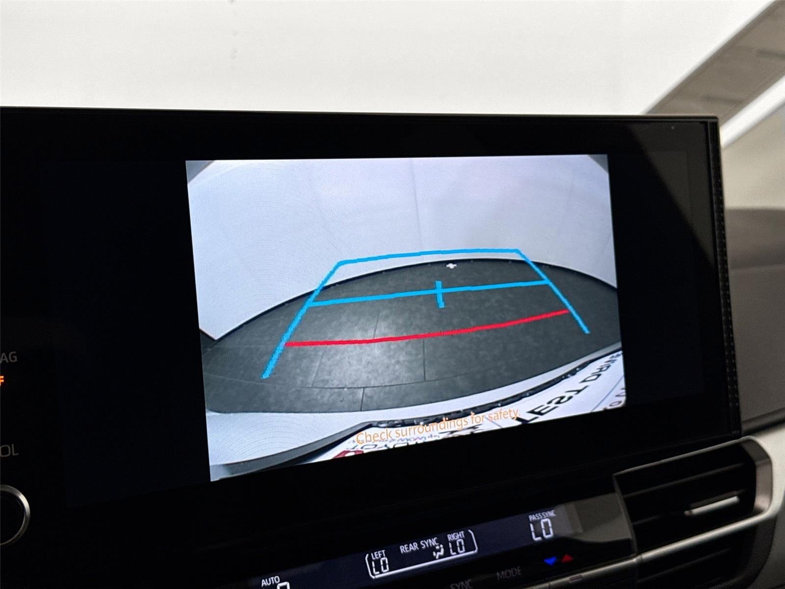 Used 2025 Wind Chill Pearl Toyota XLE 8-Passenger image 26
