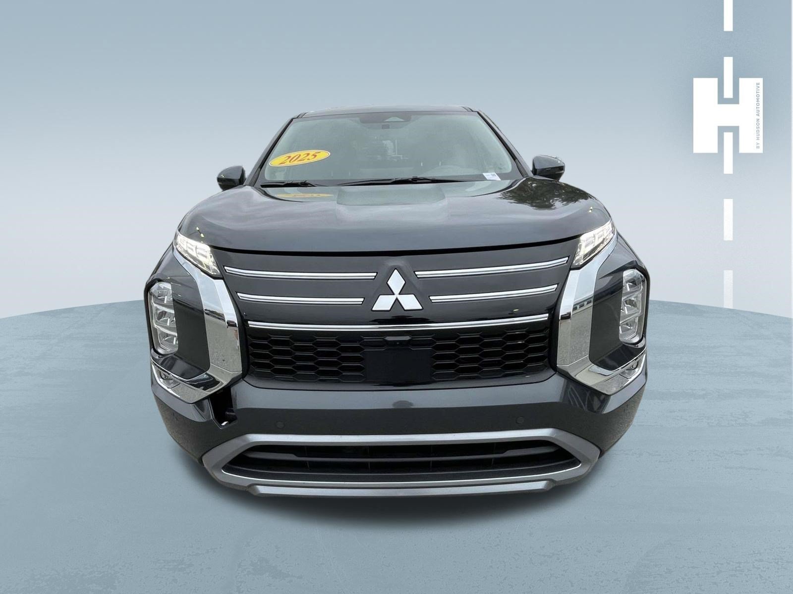 Used 2025 Graphite Gray Mitsubishi SE image 2
