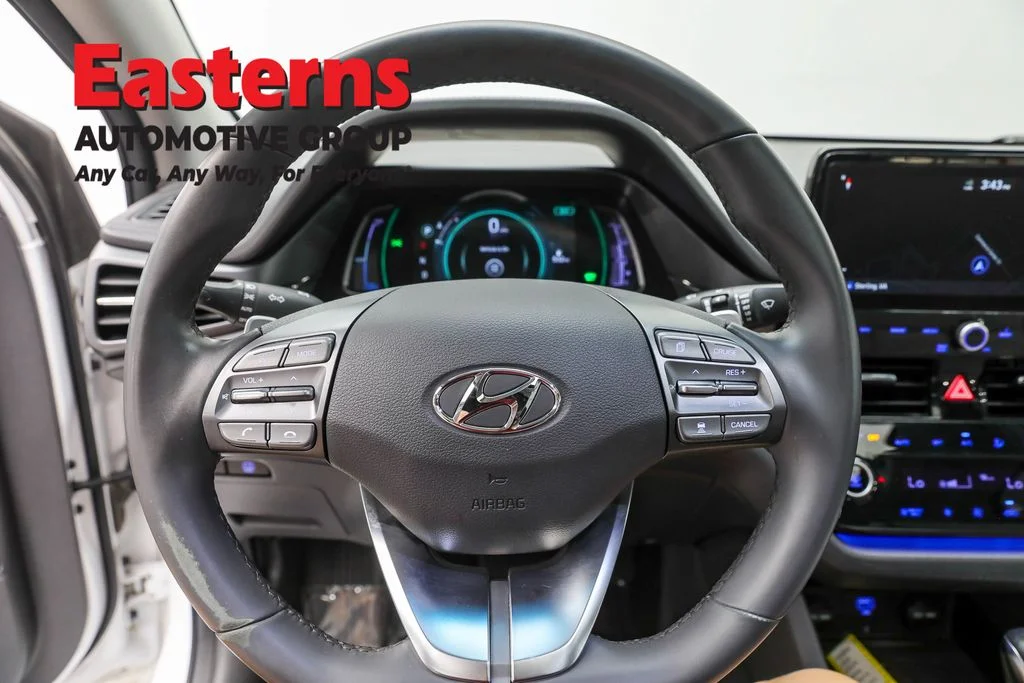 Used 2022 White Hyundai Limited image 10