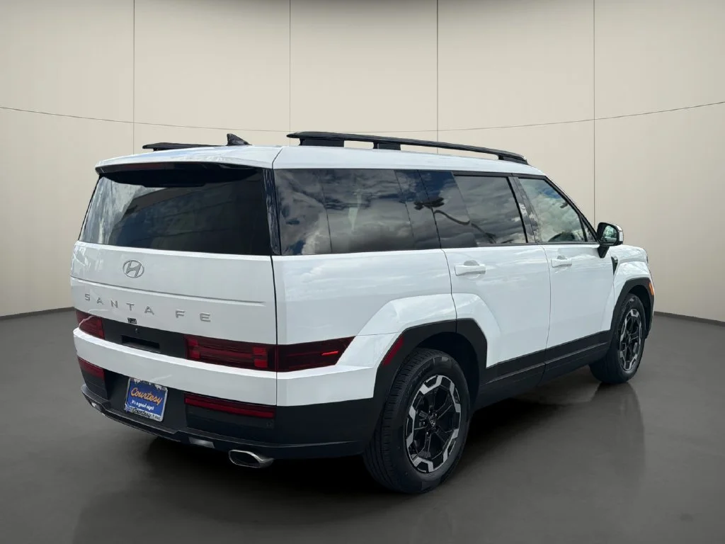 Used 2025 White Hyundai SEL image 7