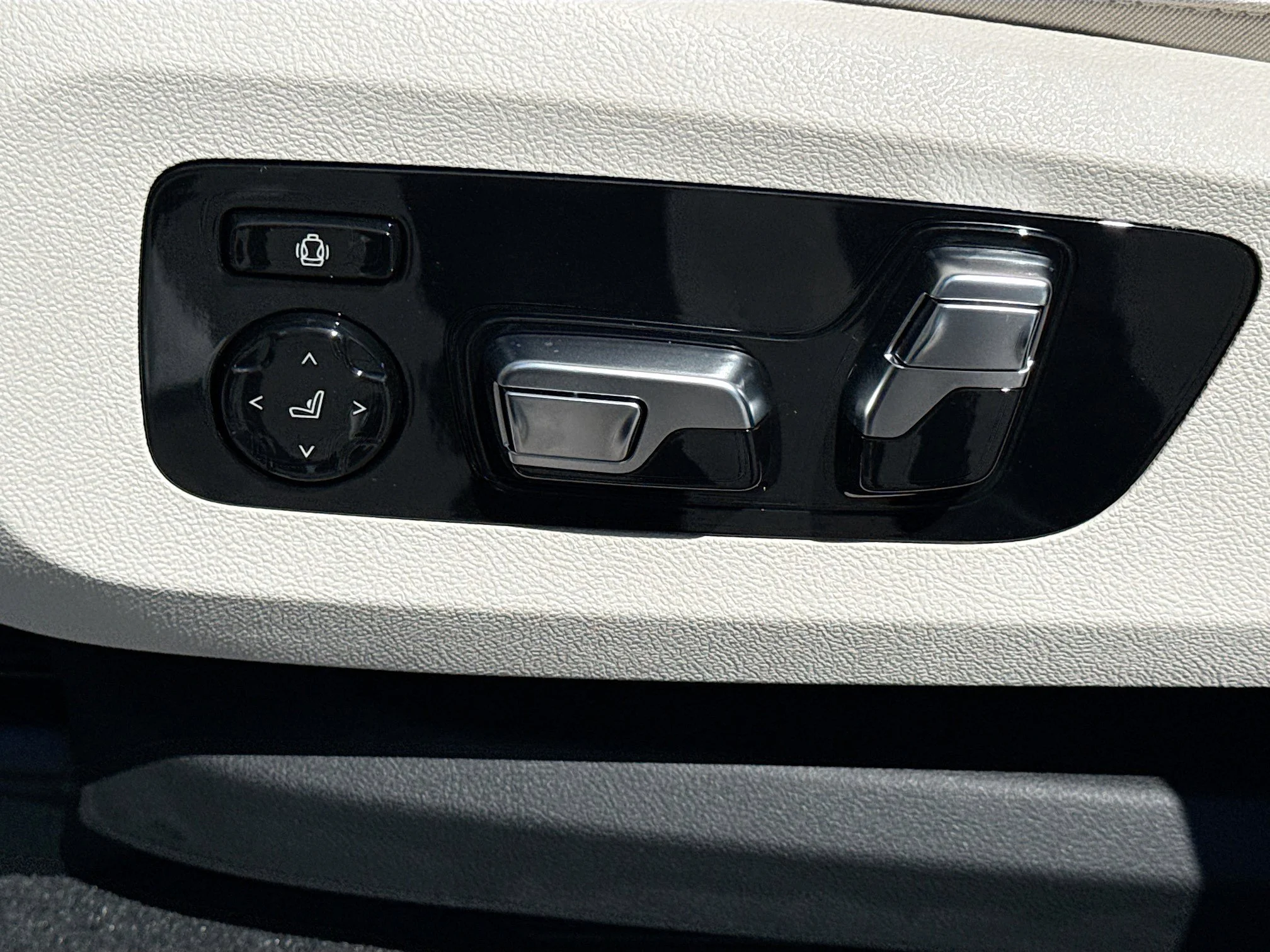 New 2026 Alpine White BMW xDrive50e image 25