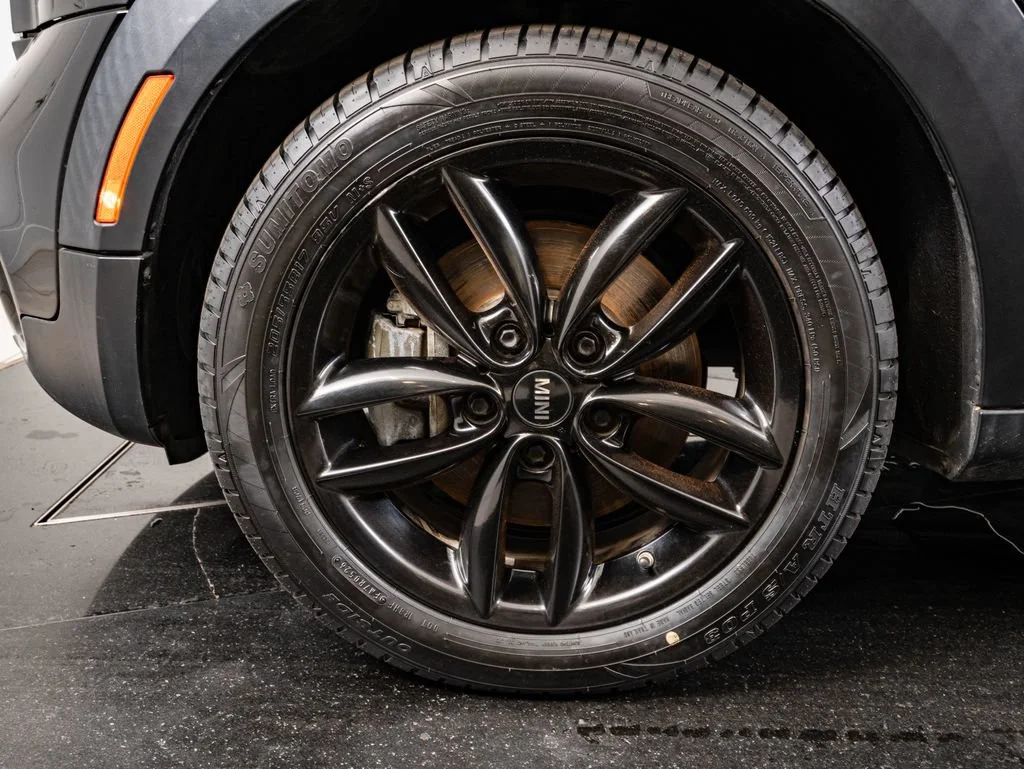 Used 2016 Absolute Black Metallic MINI  image 13