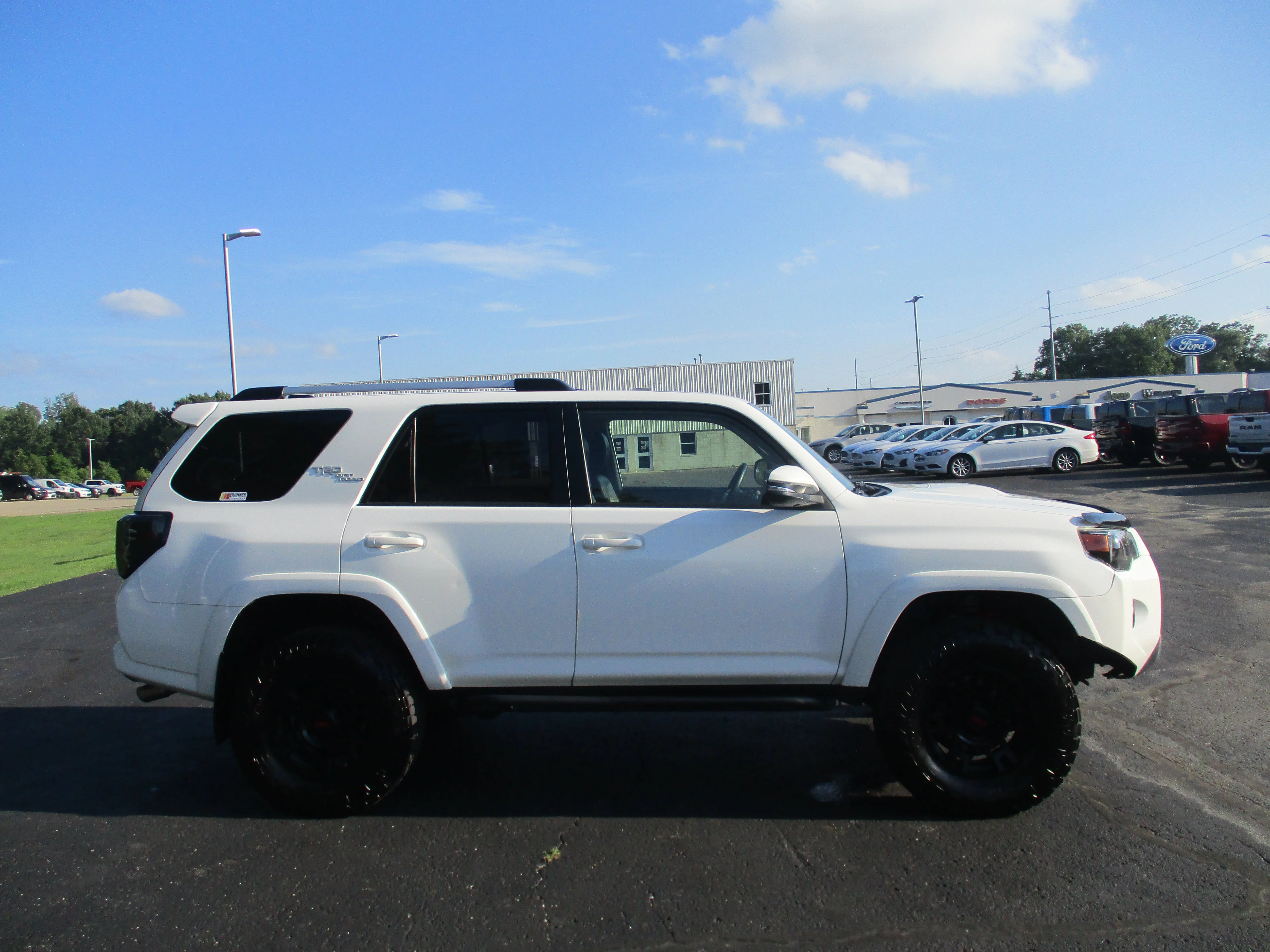Used 2017 SUPER WHITE Toyota  image 54