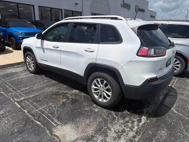 Used 2020 White Jeep Latitude image 6