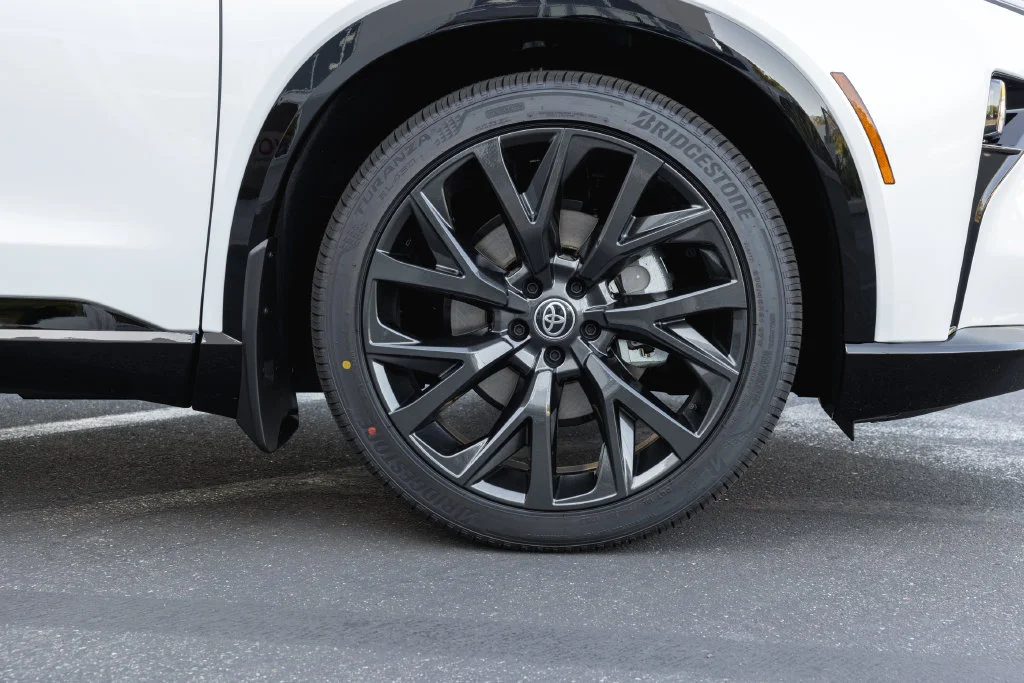 New 2026 Oxygen White <sup>1</sup> Toyota  Limited image 4
