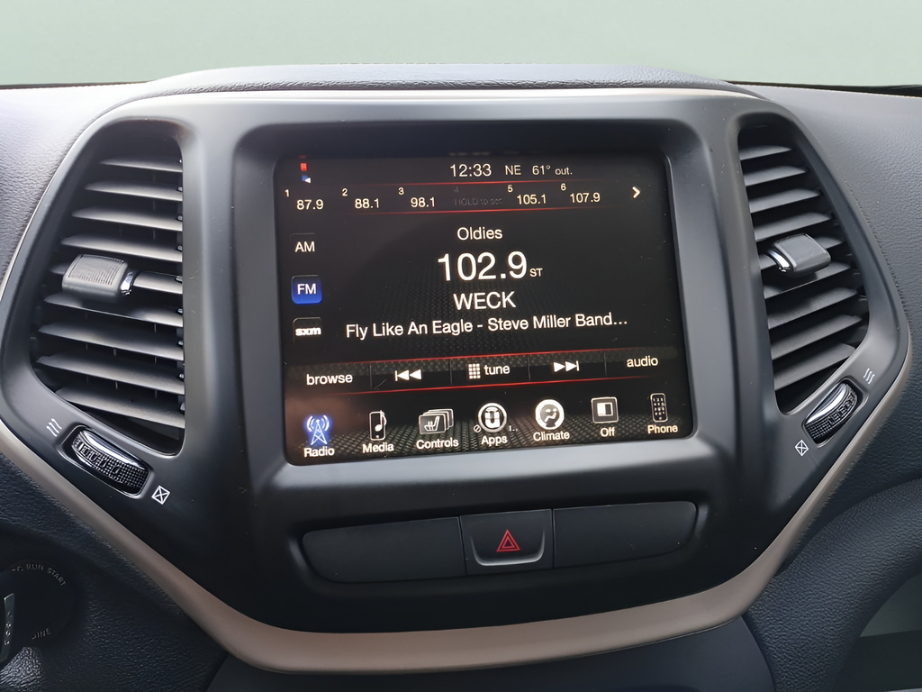 Used 2017 Black Jeep Latitude image 16