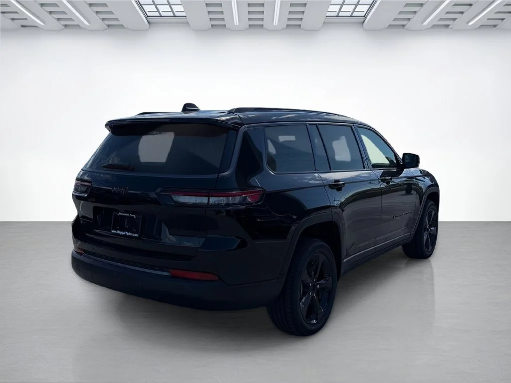New 2027 High-Gloss Black Paint Jeep Limited image 3