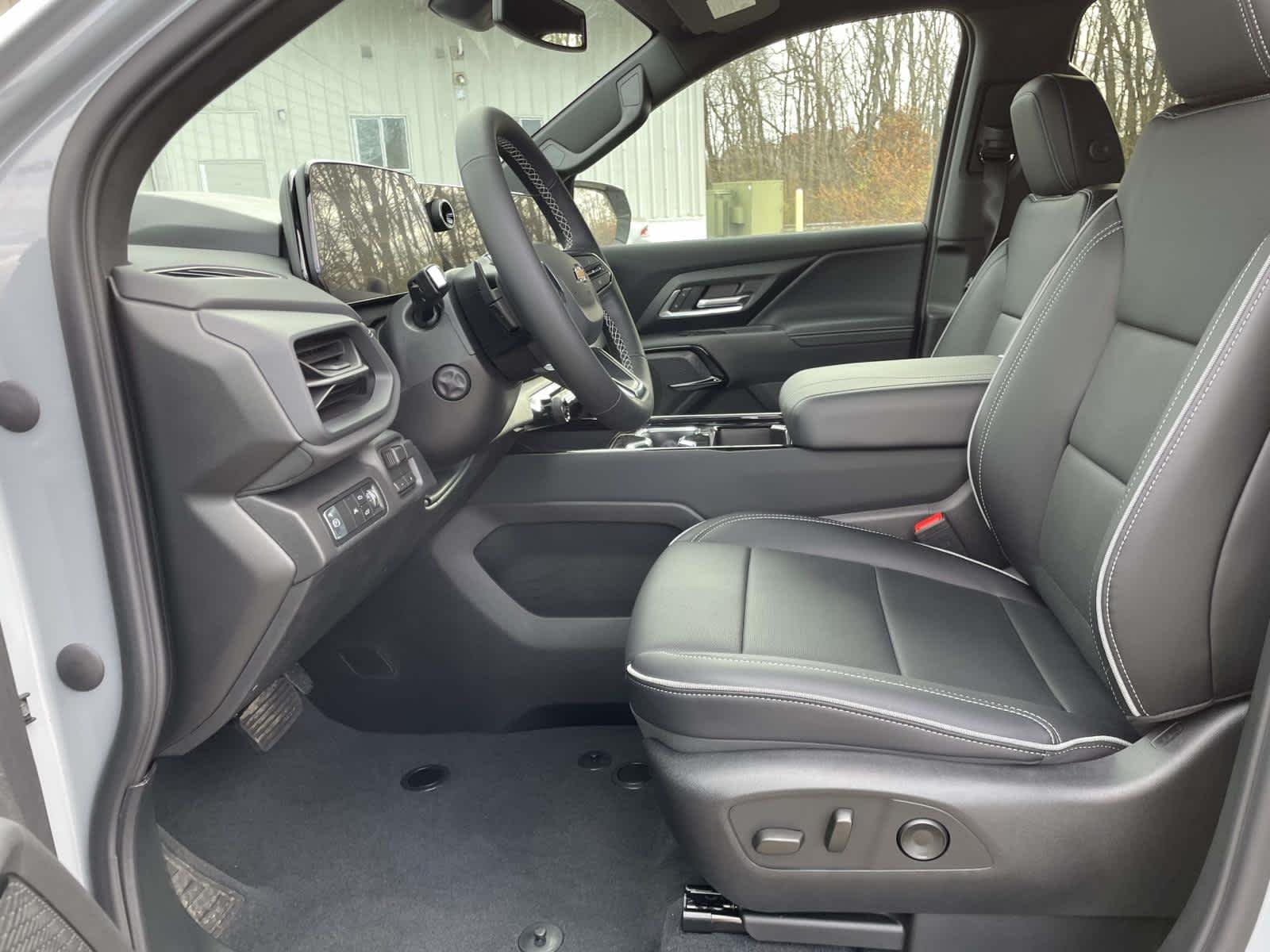 2026 Chevrolet Silverado EV LT - Photo 12