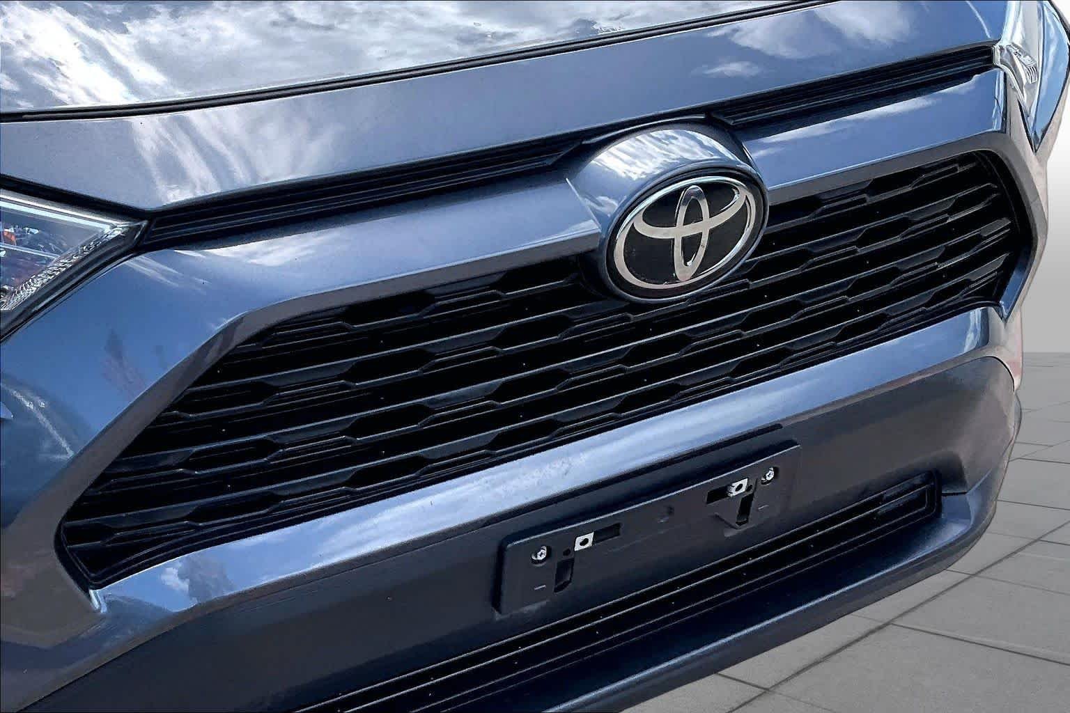 Used 2021 Magnetic Gray Metallic Toyota XLE Premium image 30