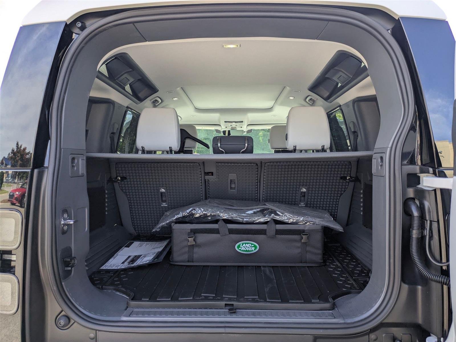 New 2026 Fuji White Land Rover S image 31