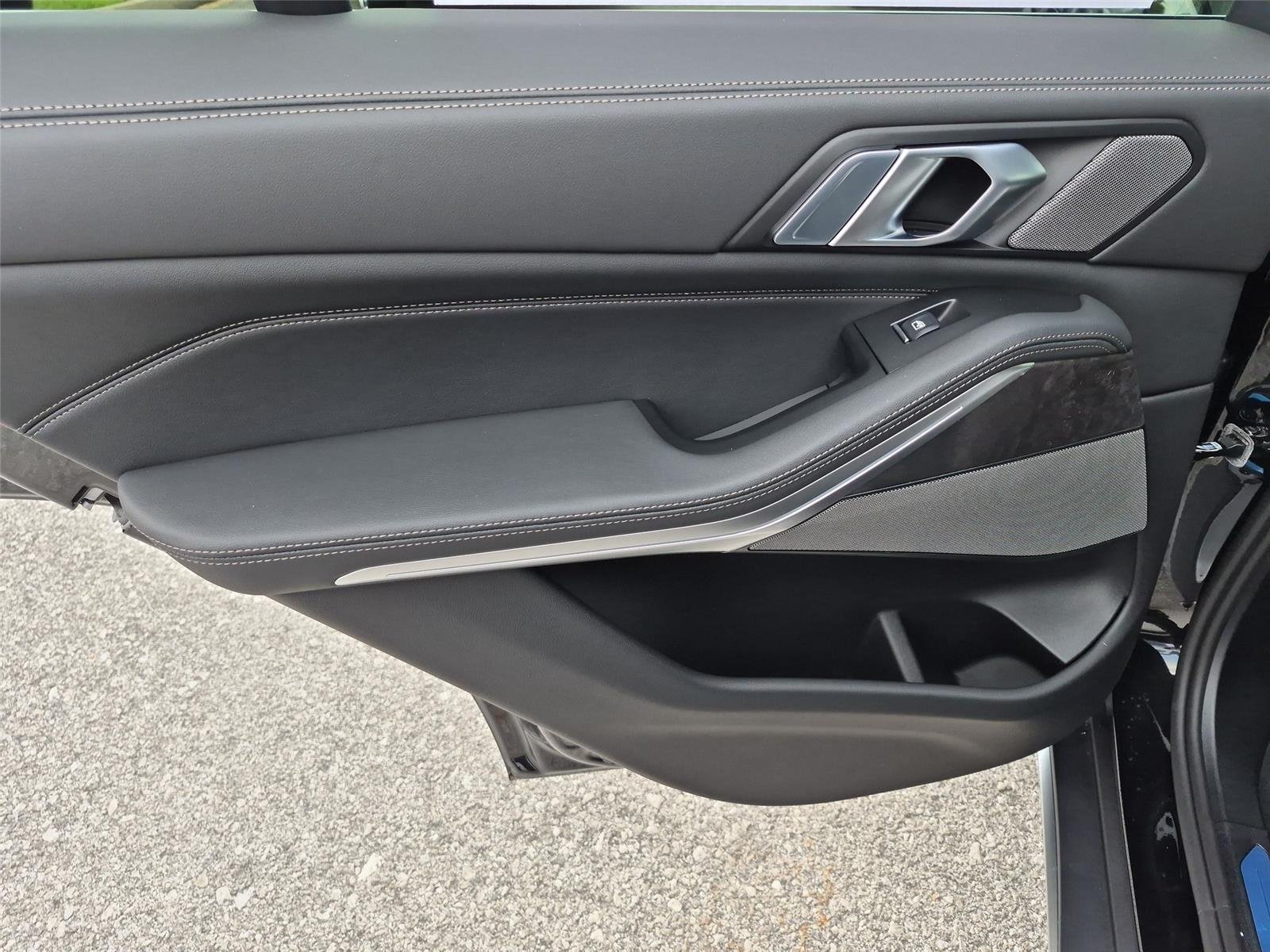New 2026 Black Sapphire Metallic BMW xDrive50e image 32