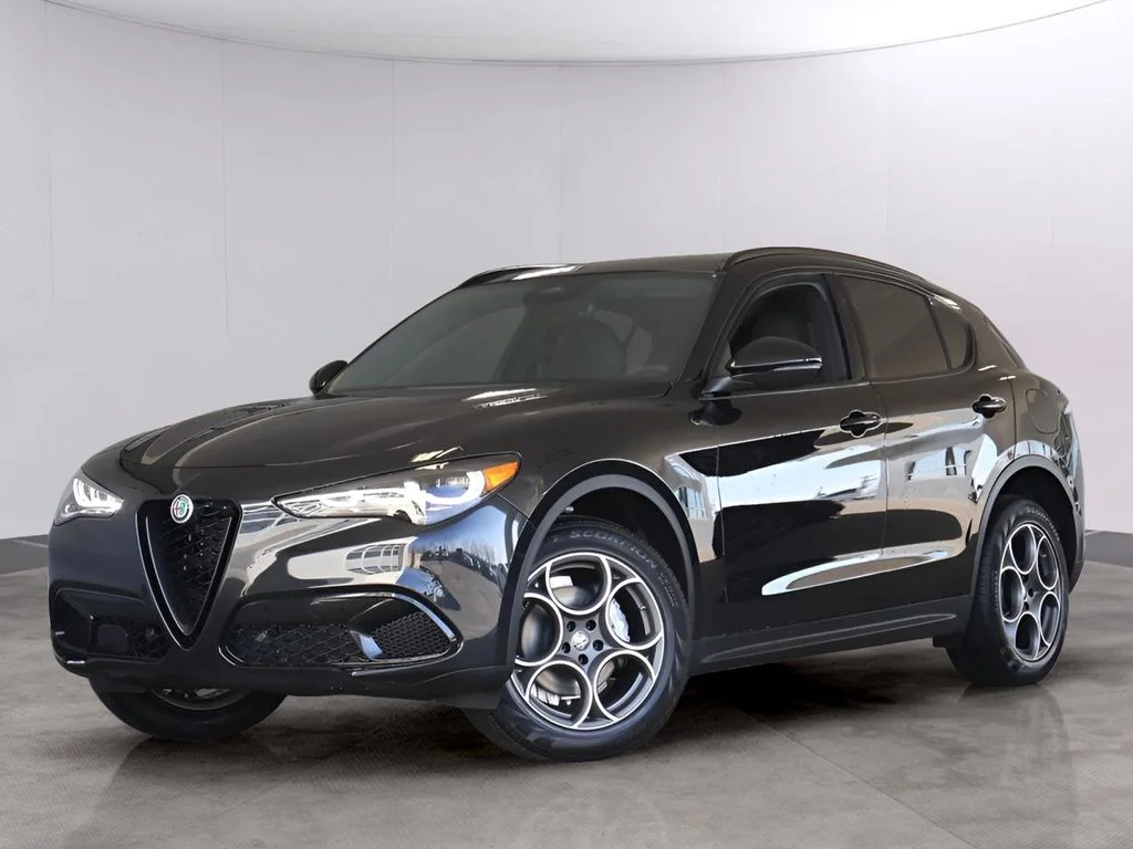 2025 Alfa Romeo Stelvio Stelvio AWD's photo