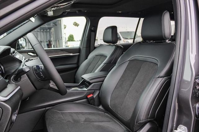 New 2026 Baltic Gray Metallic Clear-Coat Exterior Paint Jeep Laredo image 18