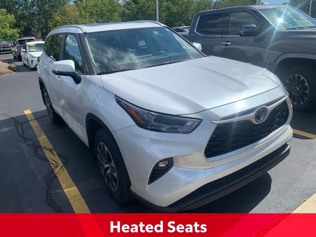 Certified Used 2025 Beige Toyota XLE image 27