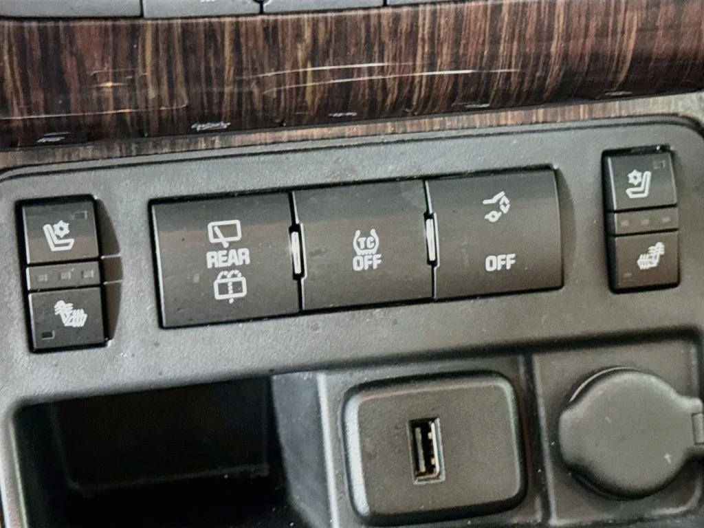 Used 2017 Beige Chevrolet Premier image 23