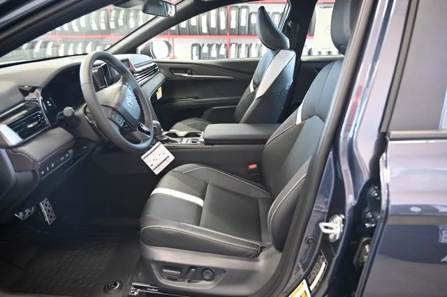 2026 Toyota Camry SE - Photo 10