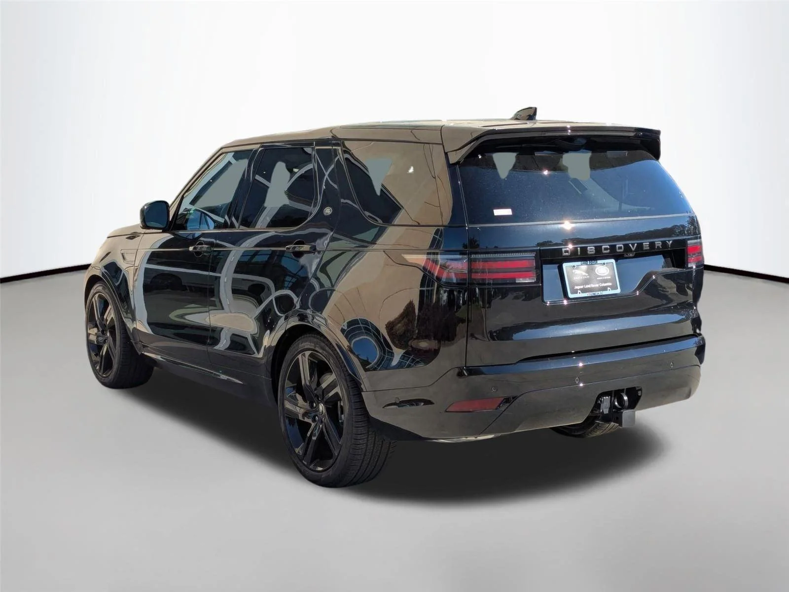 Used 2025 Santorini Black Metallic Land Rover Dynamic SE image 7