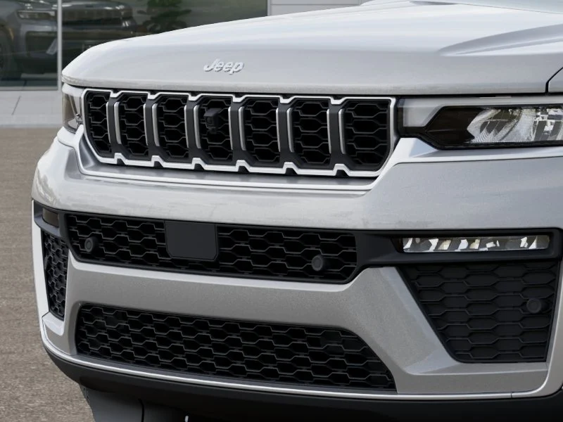 New 2026 Silver Zynith Exterior Paint Jeep Limited image 37