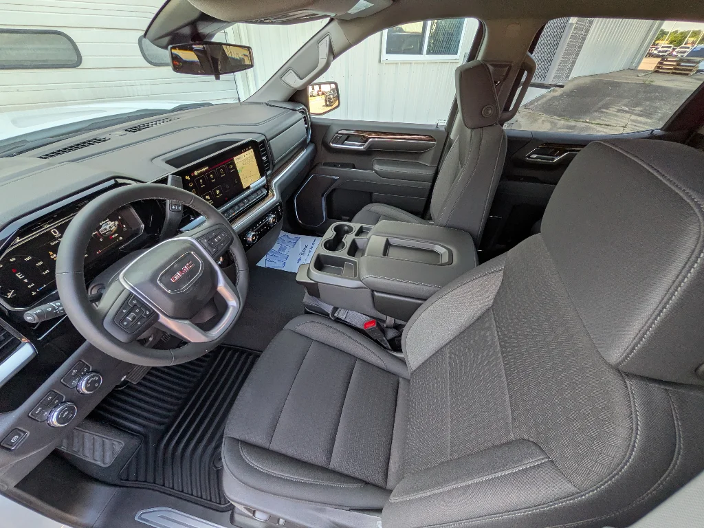 New 2026 Summit White GMC SLE image 9