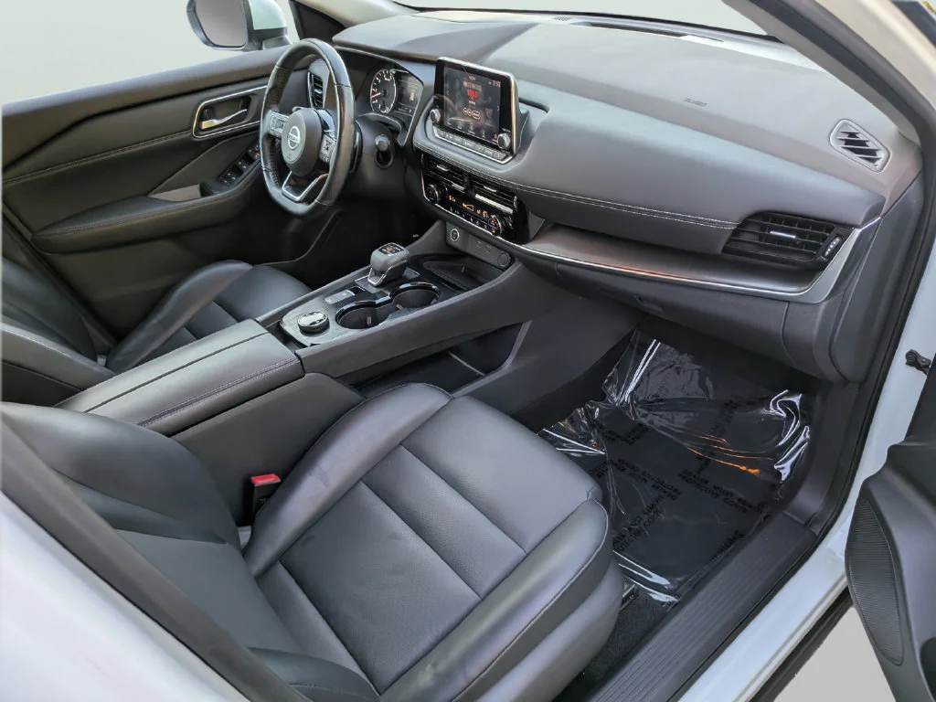 Used 2021 White Nissan SV image 13