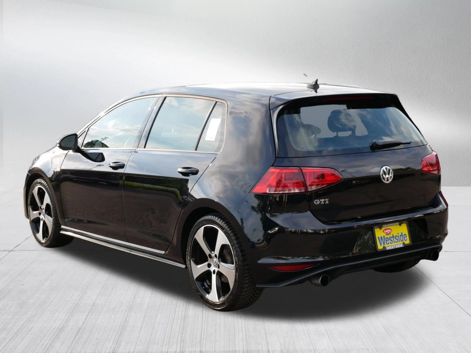Used 2015 Deep Black Pearl Volkswagen S image 5