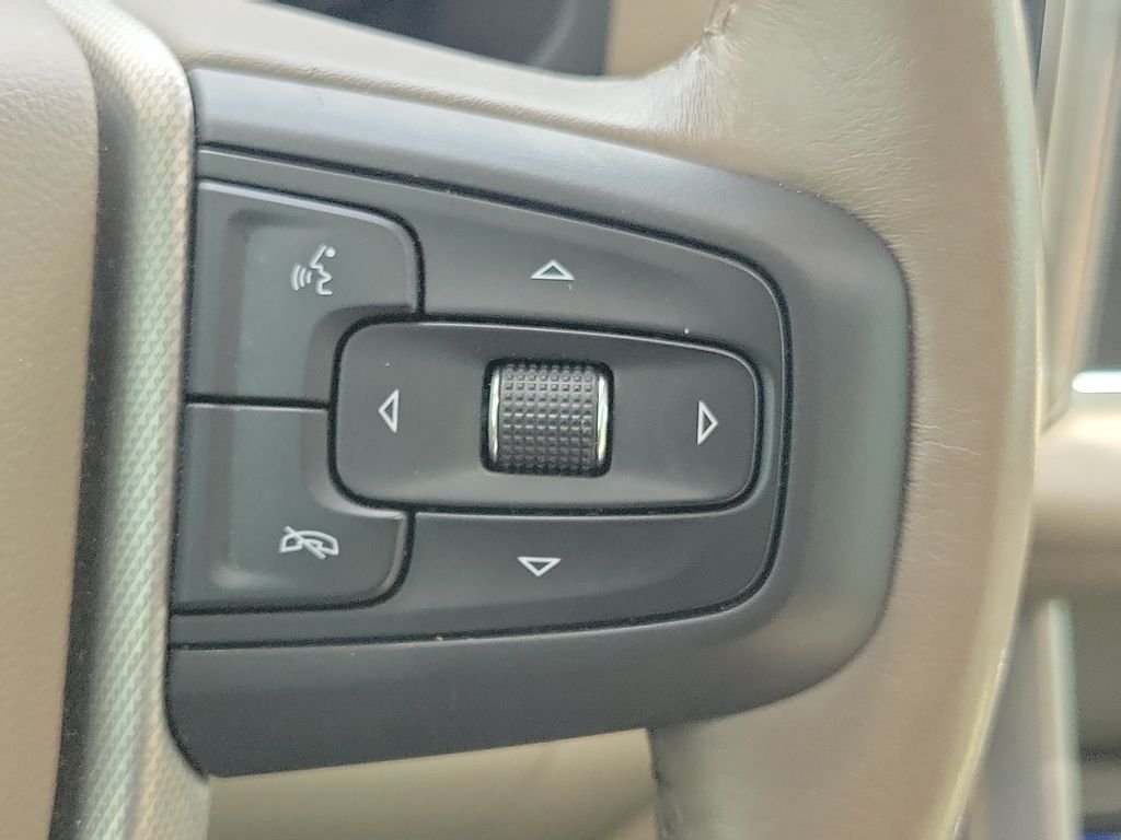Used 2022 White GMC Denali image 26