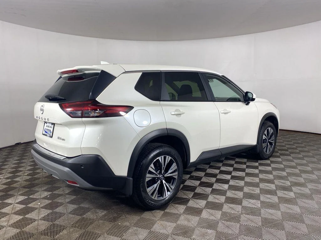 Used 2023 Pearl White Nissan SV image 15