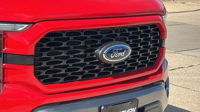 Used 2023 Red Ford XLT image 3