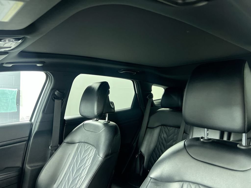 Used 2023 White Kia X-Pro Prestige image 21