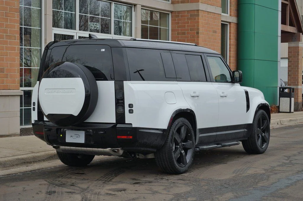 Certified Used 2026 White Land Rover X-Dynamic SE image 7