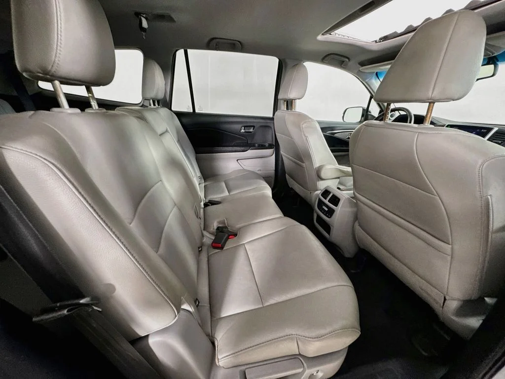 Used 2016 Silver Honda EX-L image 36