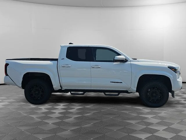 New 2026 Ice Cap Toyota SR5 image 5