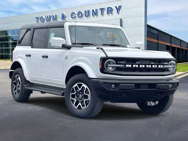 2026 Ford Bronco Outer Banks