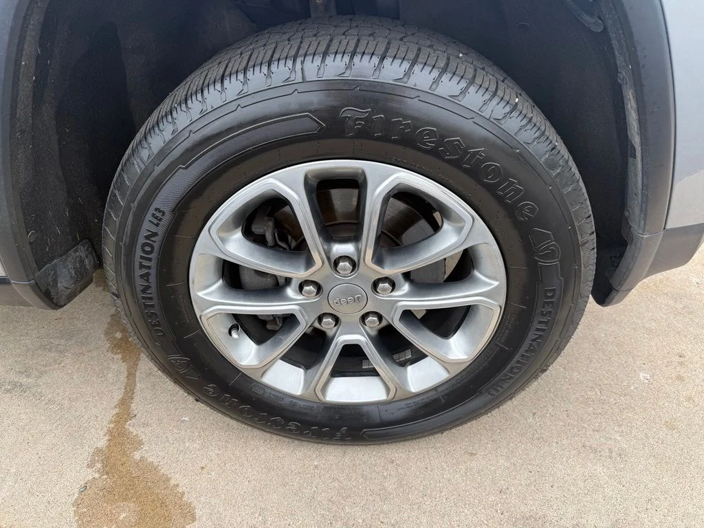 Used 2014 Silver Jeep Limited image 6