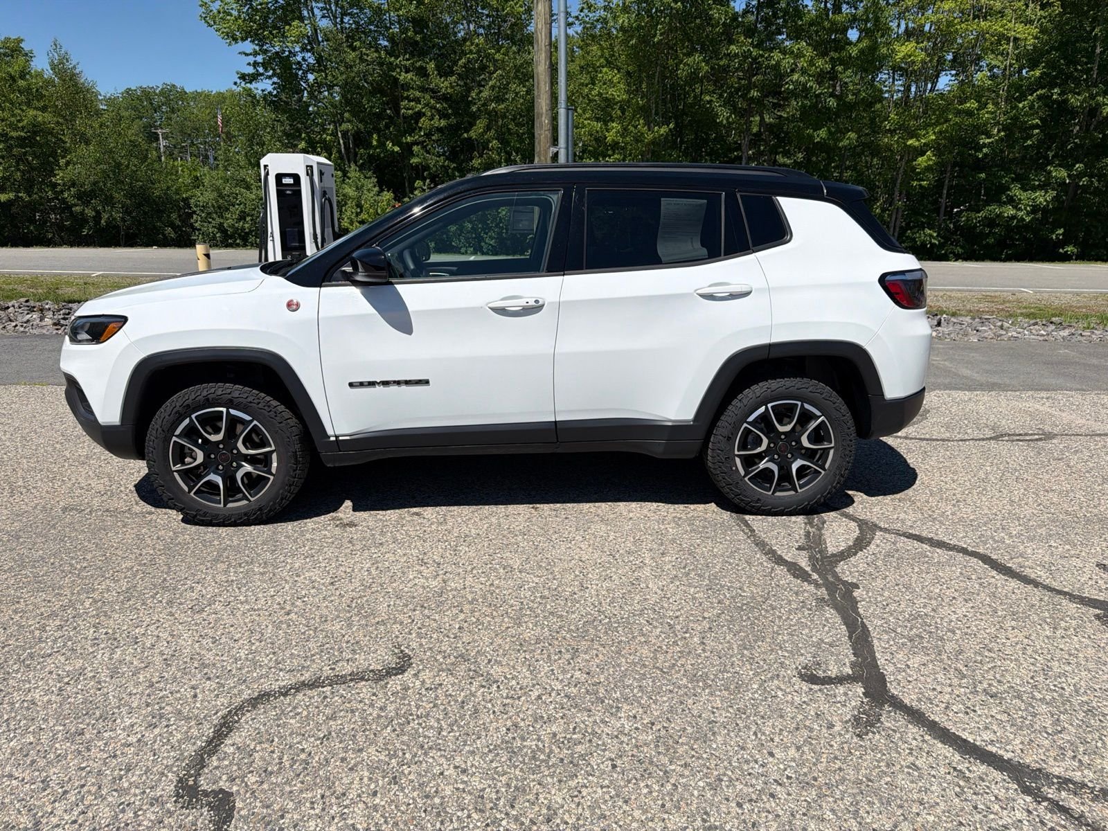 Used 2025 White Jeep Trailhawk image 4
