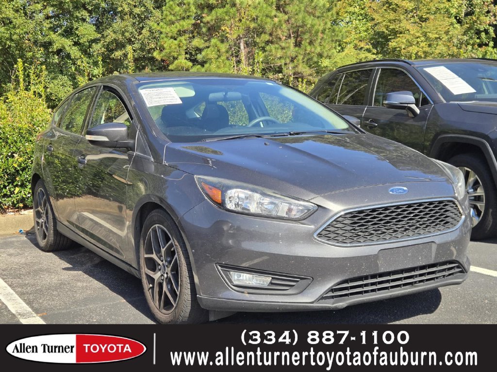 Used 2017 Gray Ford SEL image 1