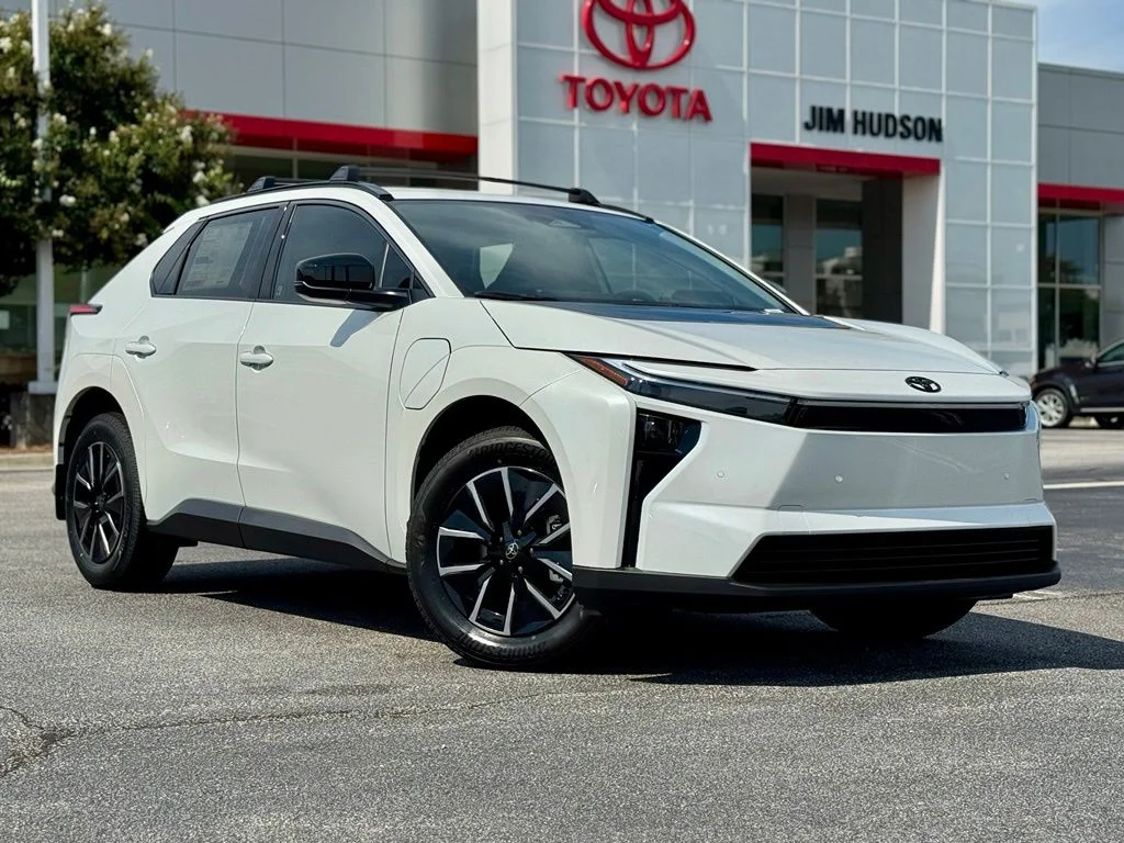 New 2026 Wind Chill Pearl Toyota XLE image 2