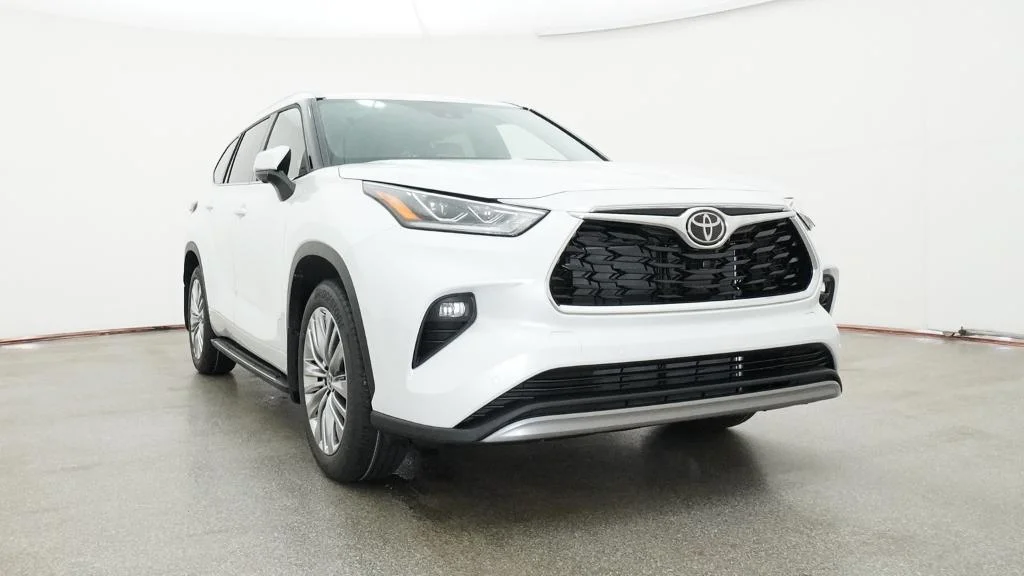 New 2026 Wind Chill Pearl Toyota Platinum image 6