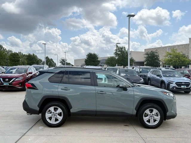 Used 2021  Toyota XLE image 5