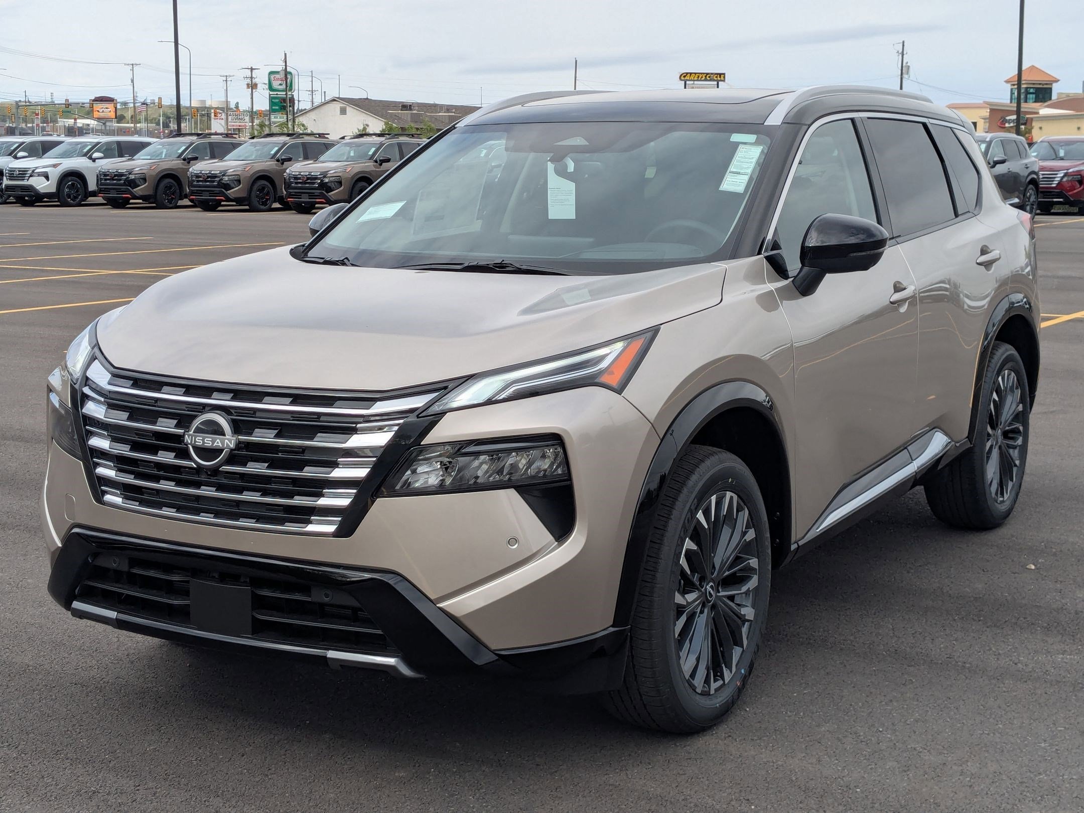 New 2026 Champagne Silver Metallic/Super Black Nissan Platinum image 8
