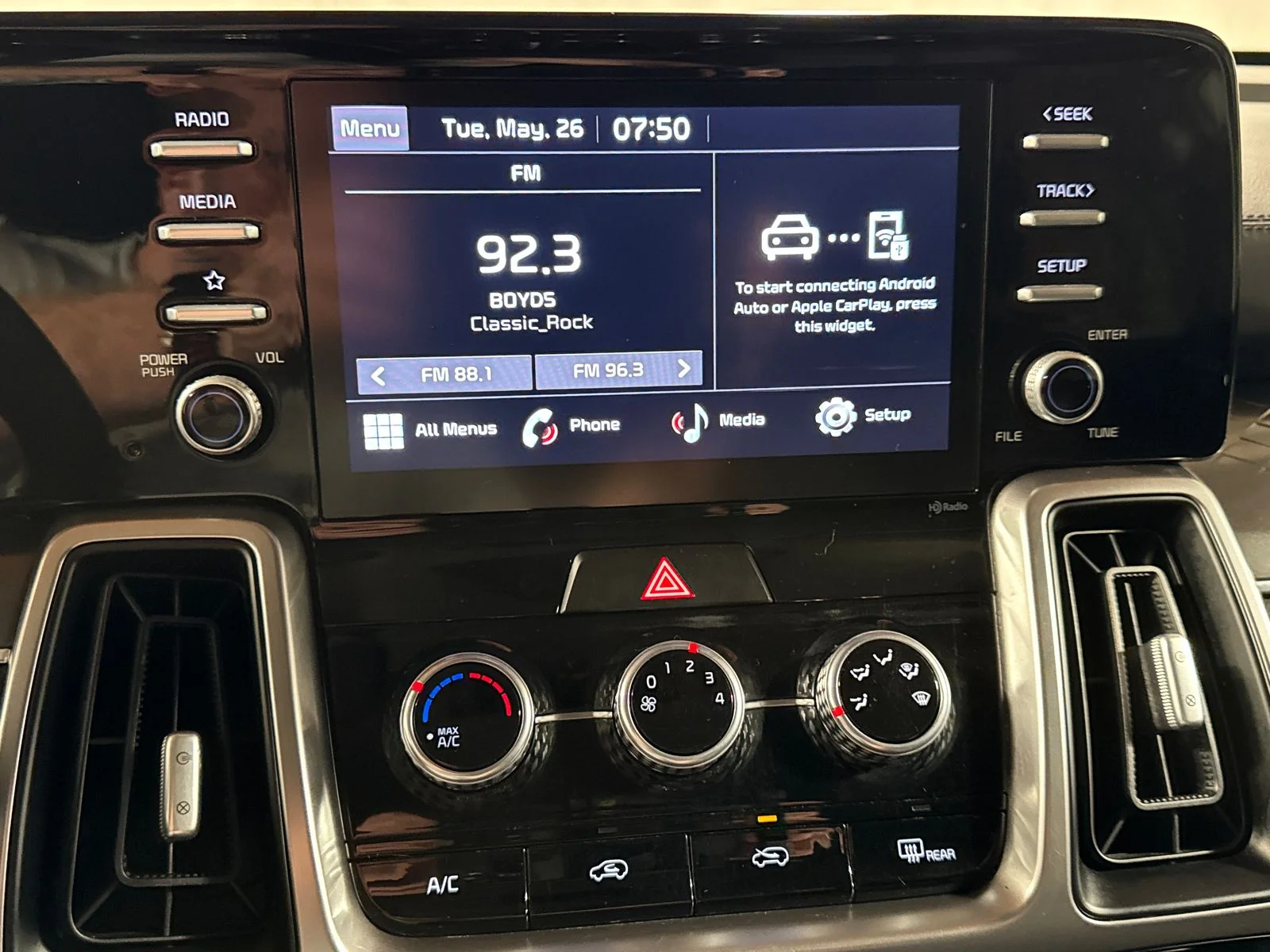 2022 Kia Sorento LX - Photo 20
