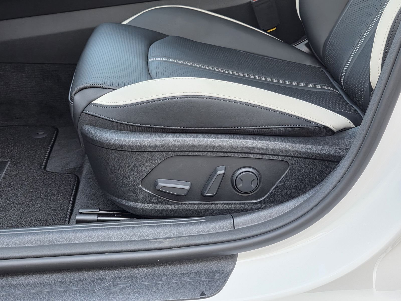 New 2026 White Kia GT-Line image 12