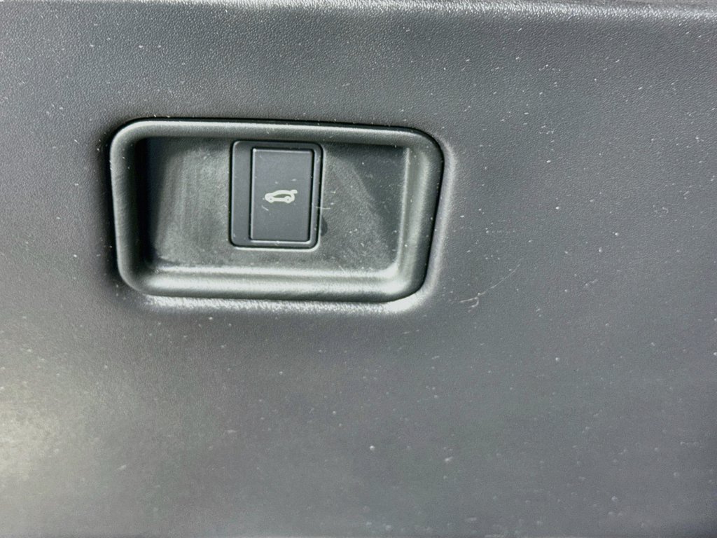 Used 2024 Black Land Rover SE image 11