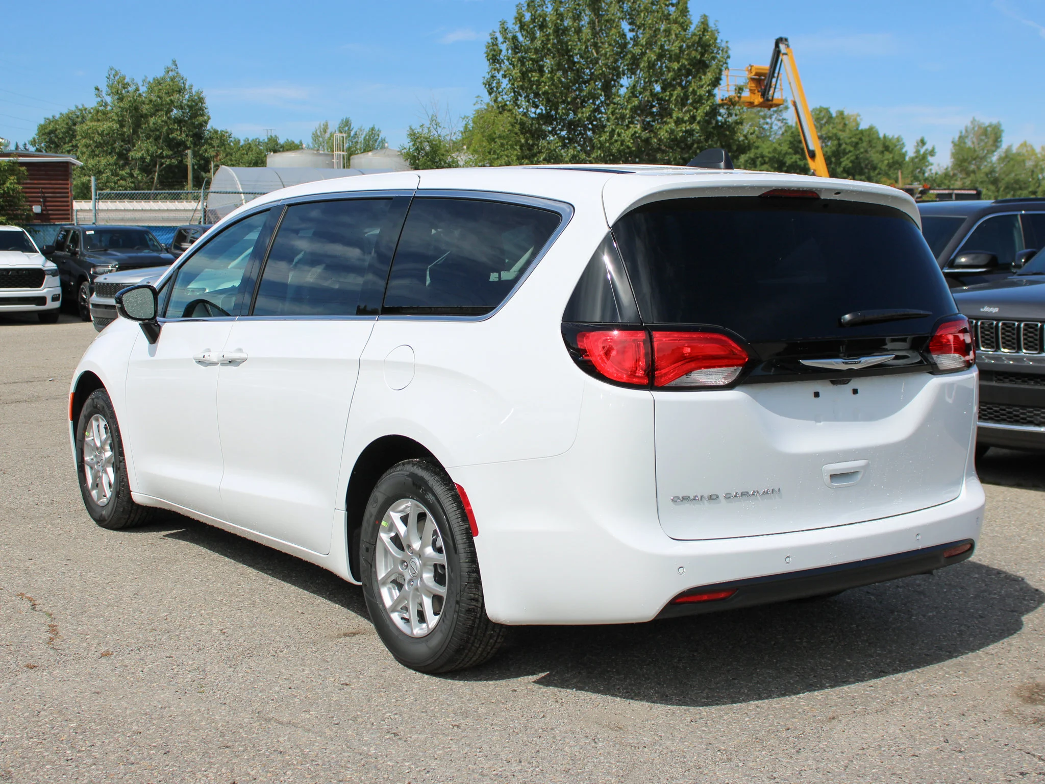 Used 2025 White Chrysler SXT*, Remote Start, Heated Leather, Lane Departure Warning image 3