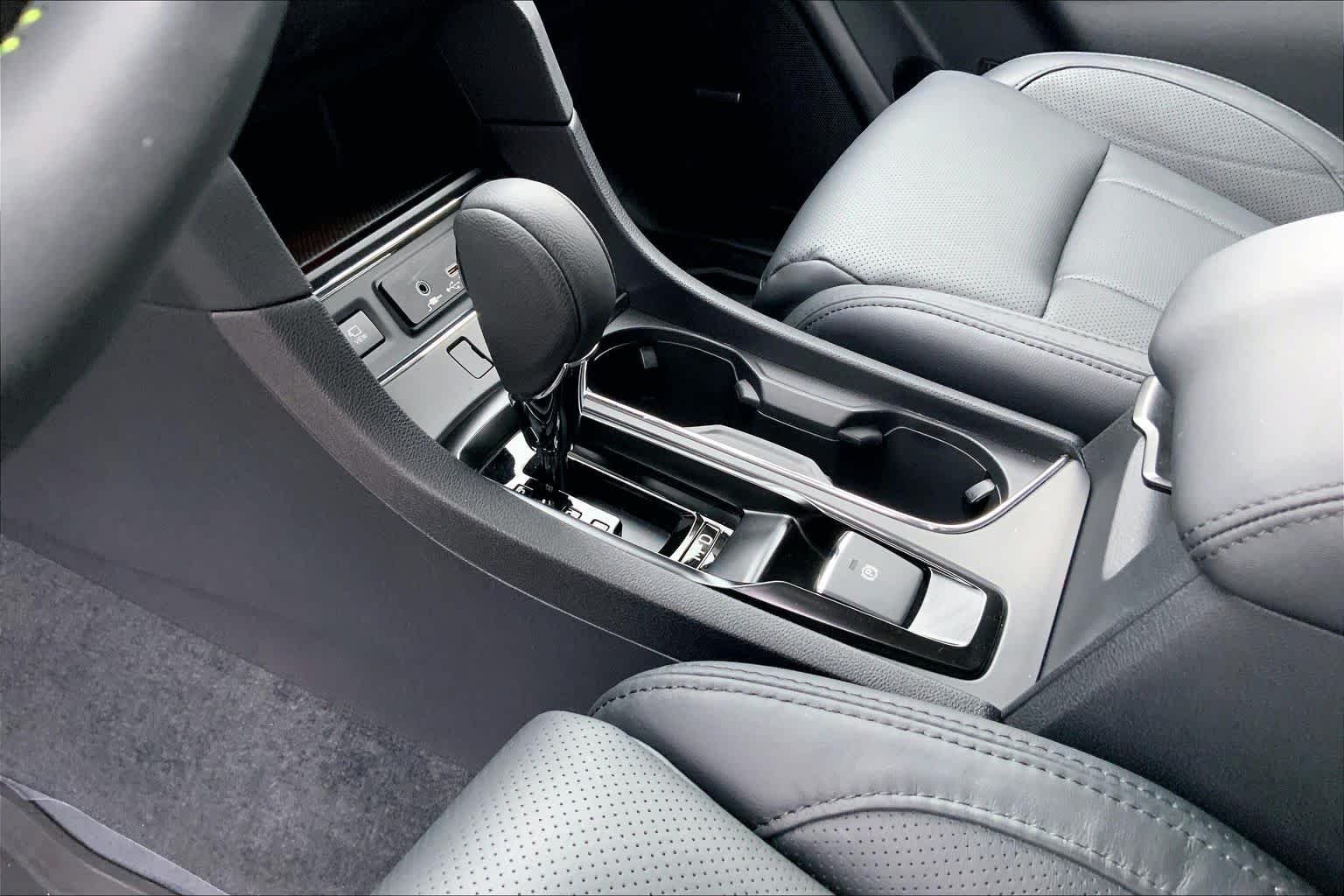 Used 2025 Crystal White Pearl Subaru Onyx Edition Touring image 16
