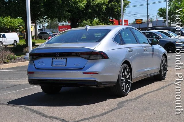 New 2026 Solar Silver Metallic Honda Touring image 3