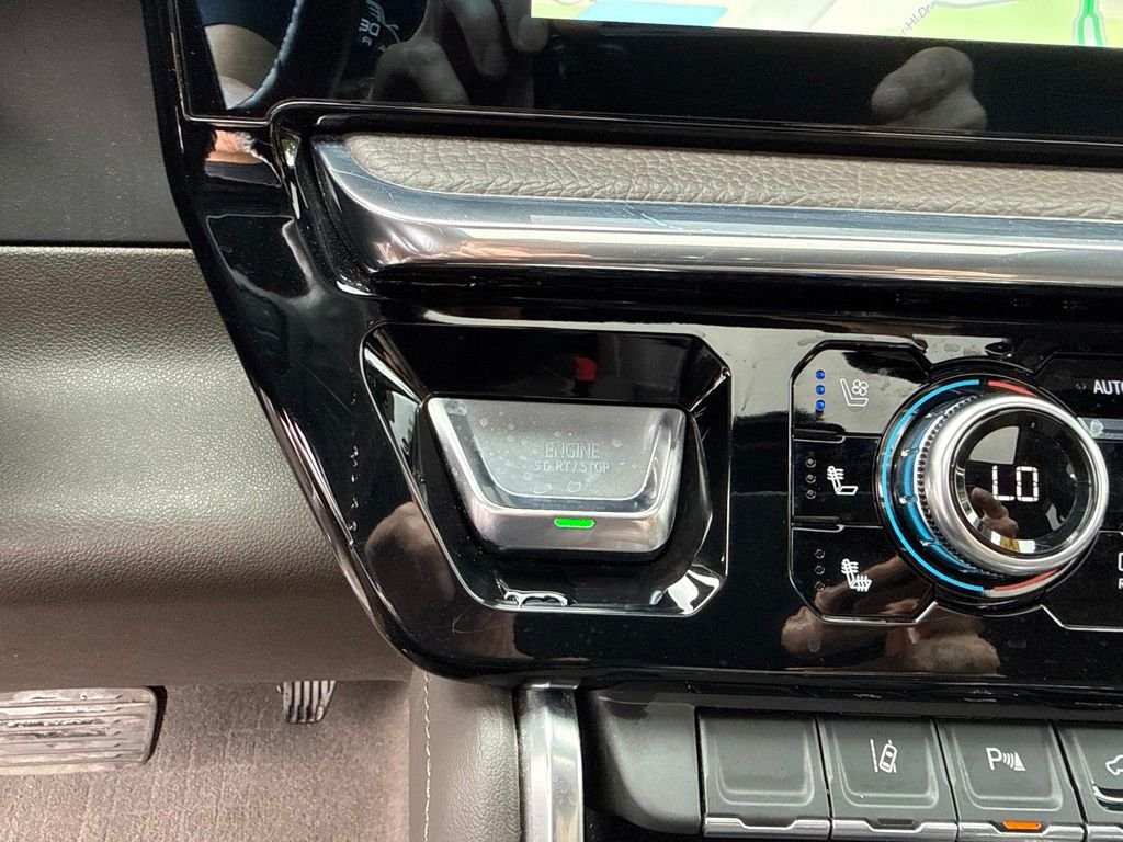 Used 2024 Silver GMC Denali image 38
