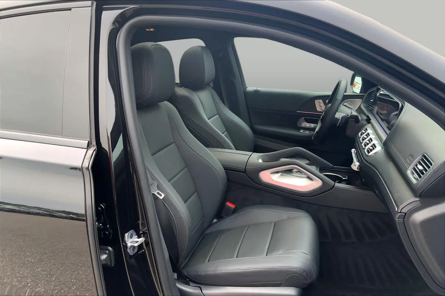Certified Used 2026 Obsidian Black Metallic Mercedes-Benz GLE 450 image 8